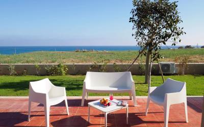 sicilyvillas en seaside-holiday-homes-outdoor-table-s111 084