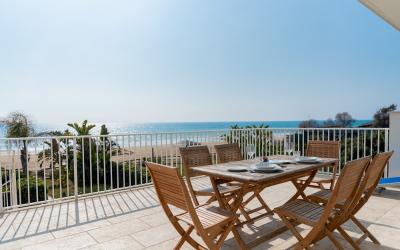 sicilyvillas en seaside-holiday-homes-at-the-seaside-let-the-sea-breeze-caress-you-and-enjoy-a-cool-drink-on-the-beach-s148 007