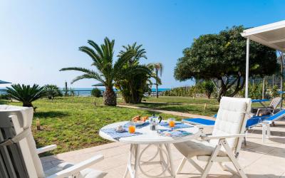 sicilyvillas en seaside-holiday-homes-outdoor-table-s111 156