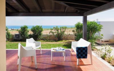 sicilyvillas en seaside-holiday-homes-outdoor-table-s111 150